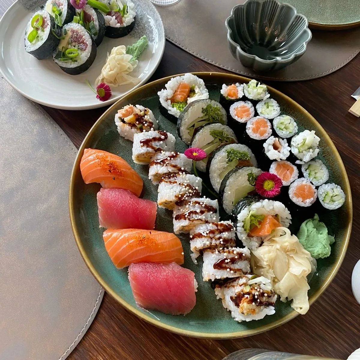 Fondo salvavidas para delivery de sushi de domingo